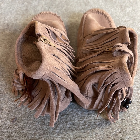 Minnetonka fringe ankle boots size 7 - Picture 6 of 9